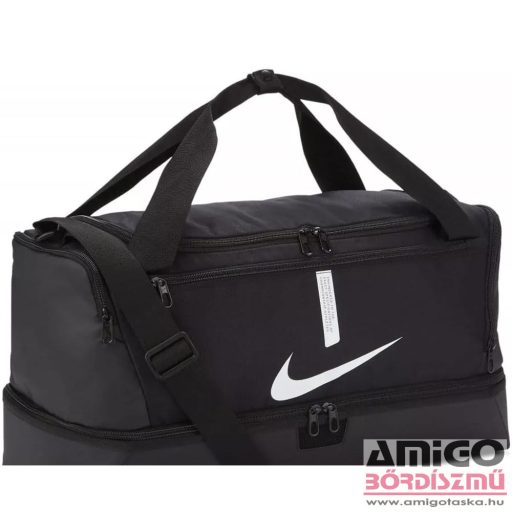 Nike fekete / fehér textil cipőtartós sporttáska 37 literes cu8096-010