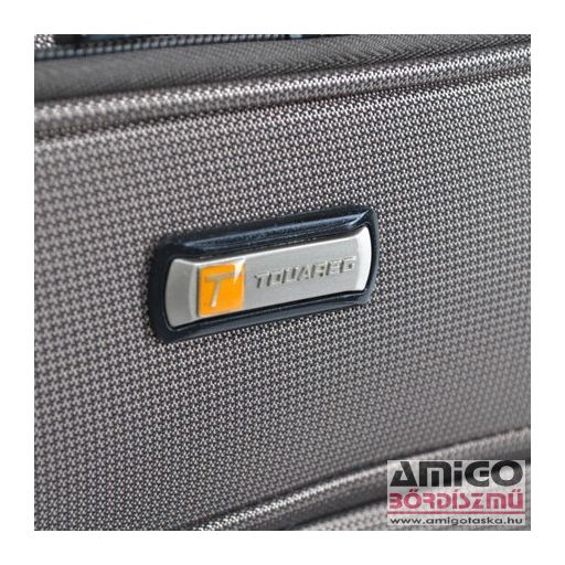 Touareg fekete közepes bőrönd air6114