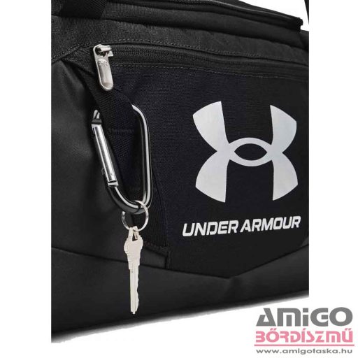 Under armour  fekete / ezüst sporttáska 23L 1369221-001