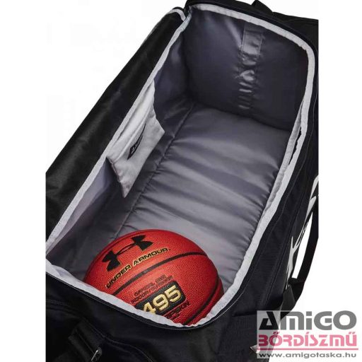 Under armour fekete / ezüst sporttáska 101L 1369224-001