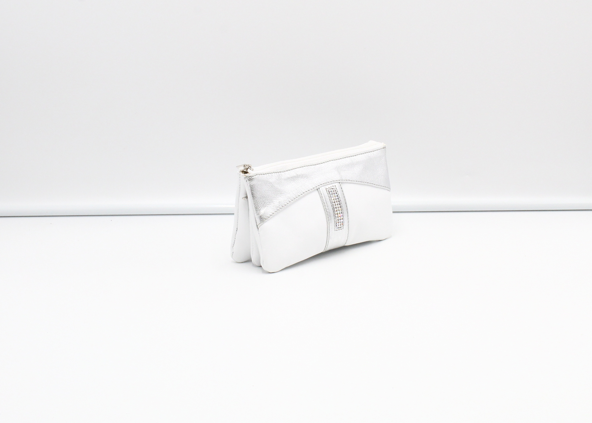 Lewitzky fehér / ezüst swarovski egyenesköves tripla cipzáras pénztárca