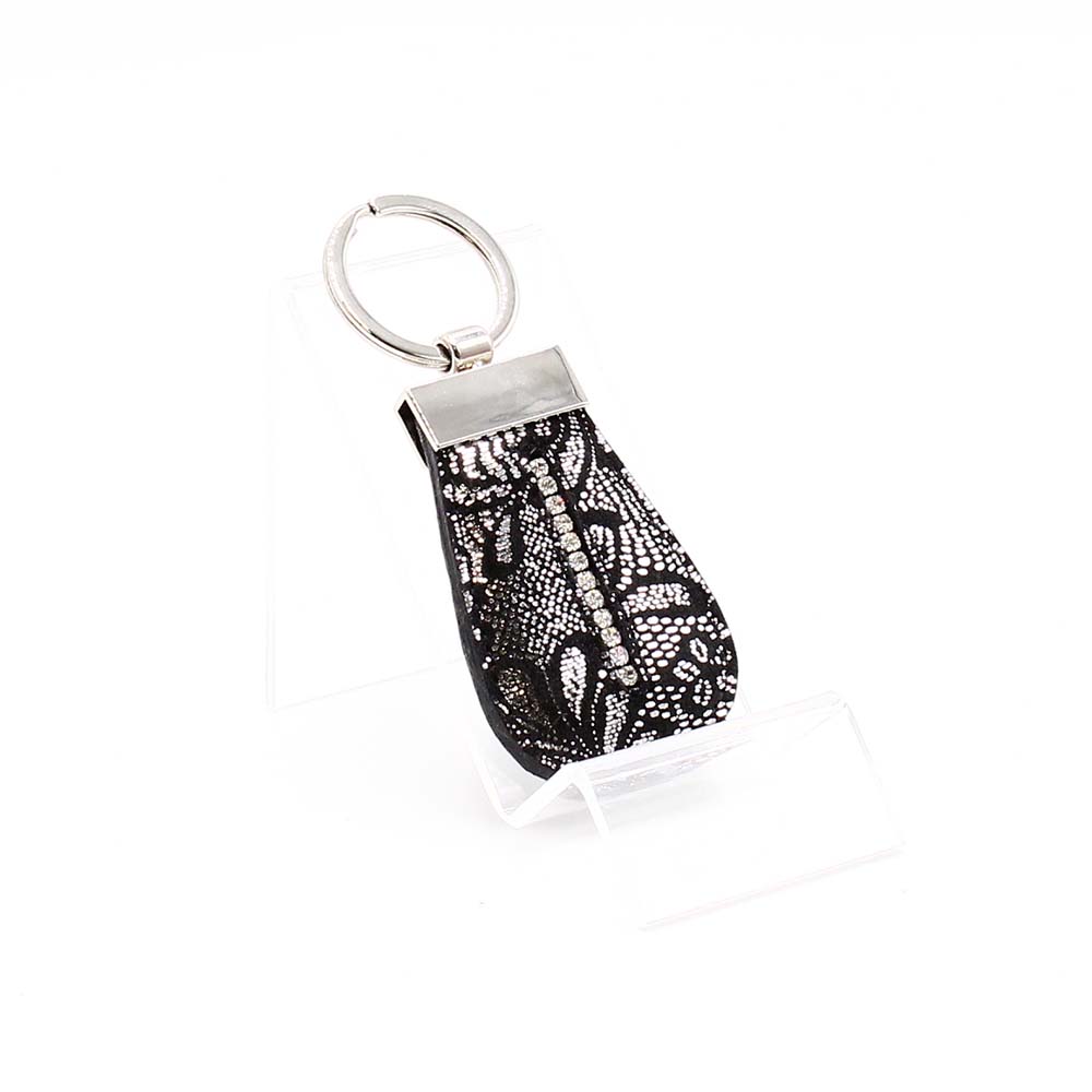 Lewitzky fekete / ezüst csipkemintás / fekete lakk szögletes kellékes swarovski egysoros köves kulcstartó